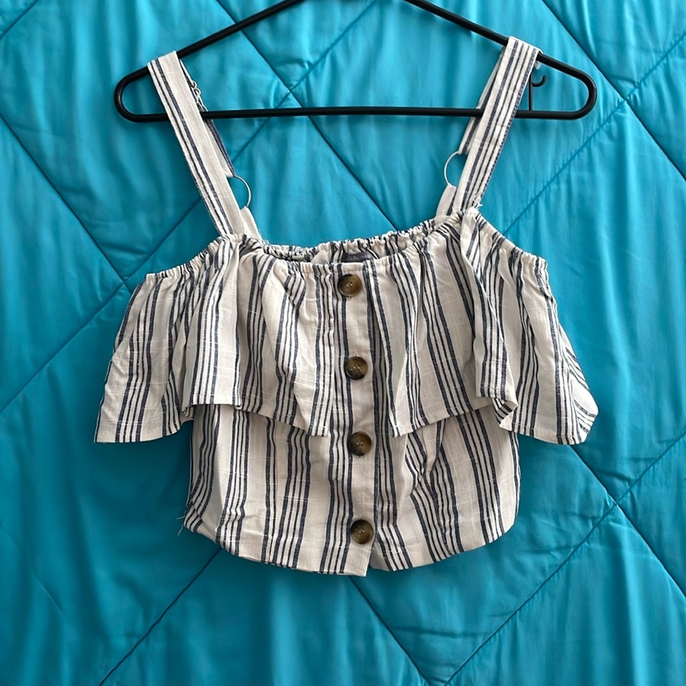 Junior’s XS off the shoulder top
